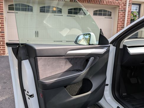 Used 2023 Tesla Model Y Long Range AWD/4WD image 10