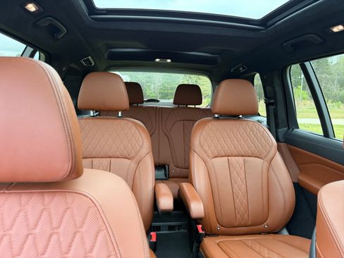 Used 2022 BMW X7 M50i image 13