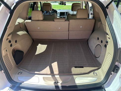 Used 2017 Jeep Grand Cherokee Overland image 16