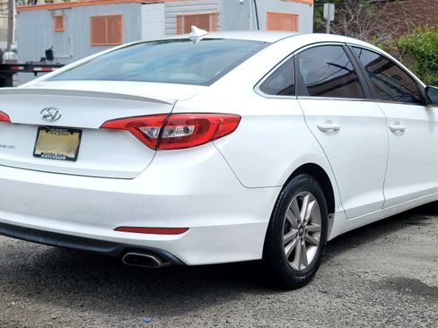Used 2016 Hyundai Sonata SE image 2