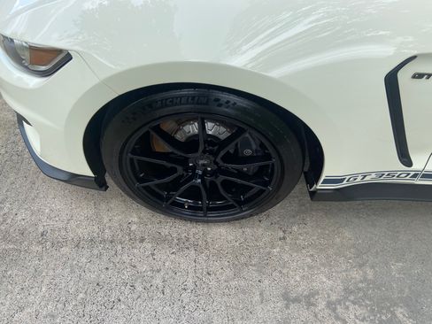 Used 2020 Ford Mustang Shelby GT350 w/ Technology Package RWD image 9