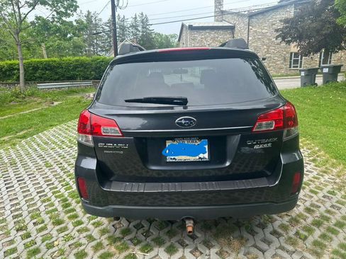 Used 2010 Subaru Outback 2.5i Limited AWD/4WD image 16