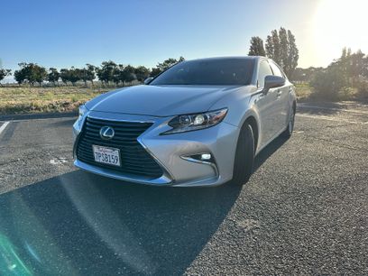 Used 2016 Lexus ES 350 w/ Navigation System Package