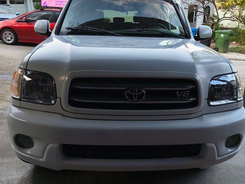 Used 2001 Toyota Sequoia Limited image 10