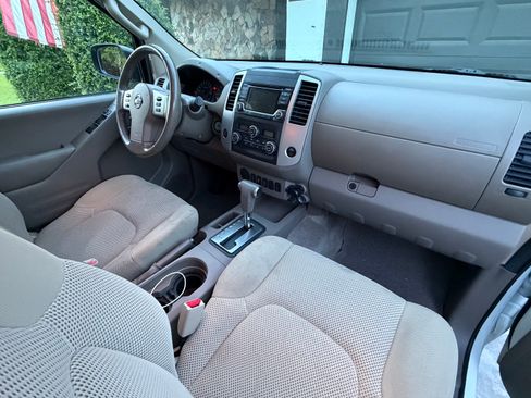 Used 2016 Nissan Frontier SV w/ SV Value Truck Package RWD image 11