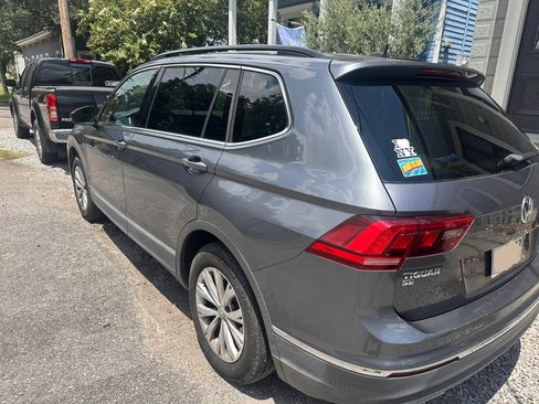 Used 2018 Volkswagen Tiguan SE FWD image 2