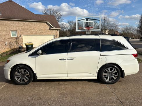 Used 2015 Honda Odyssey Touring image 1