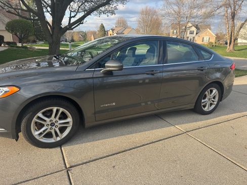 Used 2018 Ford Fusion SE image 1