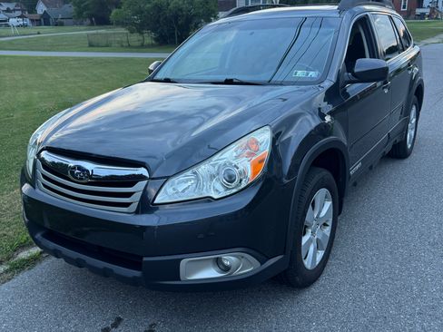 Used 2011 Subaru Outback 2.5i Premium AWD/4WD image 1
