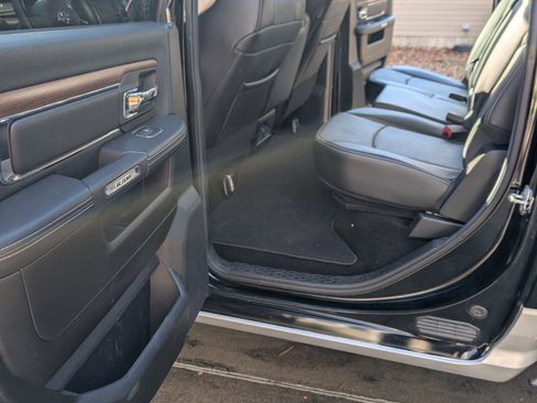 Used 2014 RAM 1500 Laramie w/ Convenience Group image 6