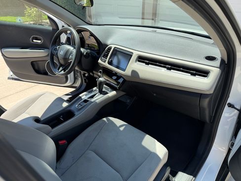 Used 2021 Honda HR-V EX image 11