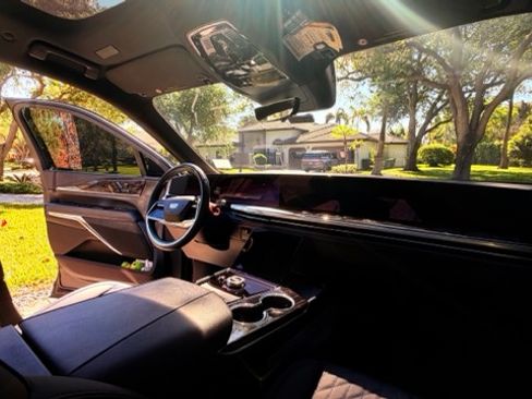 Used 2026 Cadillac Escalade IQL Luxury image 21