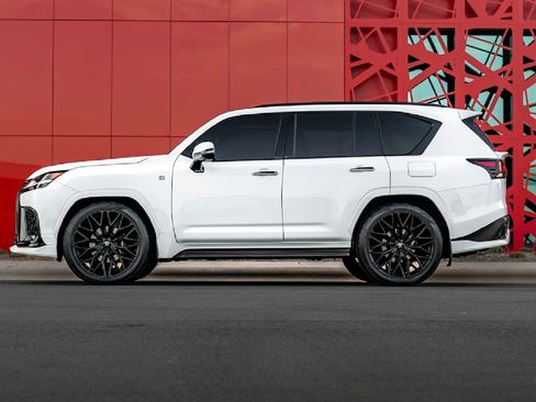 Used 2024 Lexus LX 600 F Sport image 2