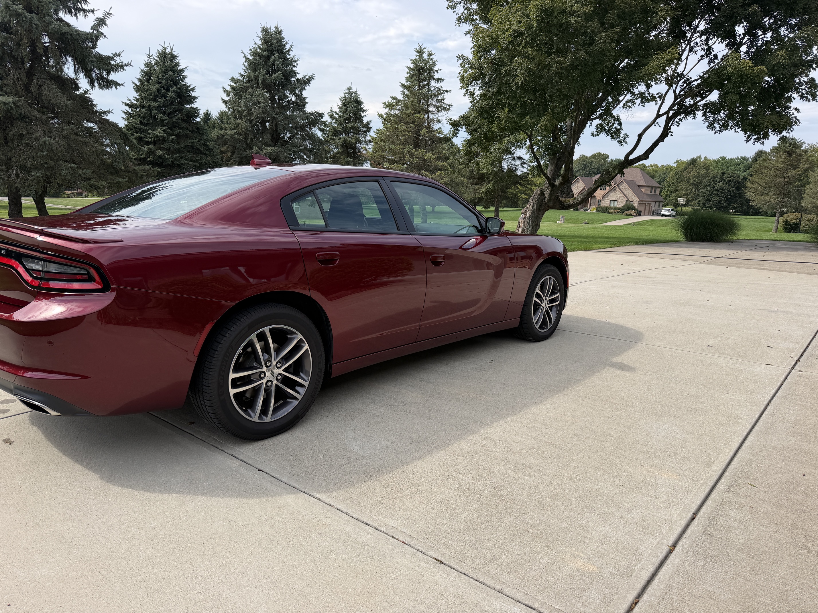 Used 2019 Dodge Charger SXT w/ Navigation & Travel Group AWD/4WD image 4