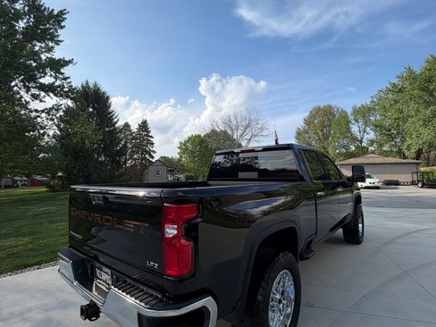 Used 2020 Chevrolet Silverado 2500 LTZ w/ LTZ Convenience Package AWD/4WD image 10