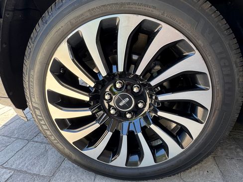 Used 2022 Lincoln Navigator Black Label AWD/4WD image 5