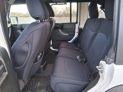 Used 2018 Jeep Wrangler Unlimited Sport S image 13