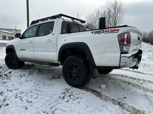 Used 2022 Toyota Tacoma TRD Off-Road image 8