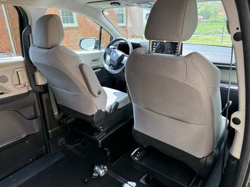 Used 2022 Toyota Sienna LE FWD image 8