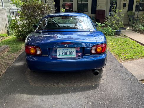 Used 1999 MAZDA MX-5 Miata 10th Anniversary Edition RWD image 4