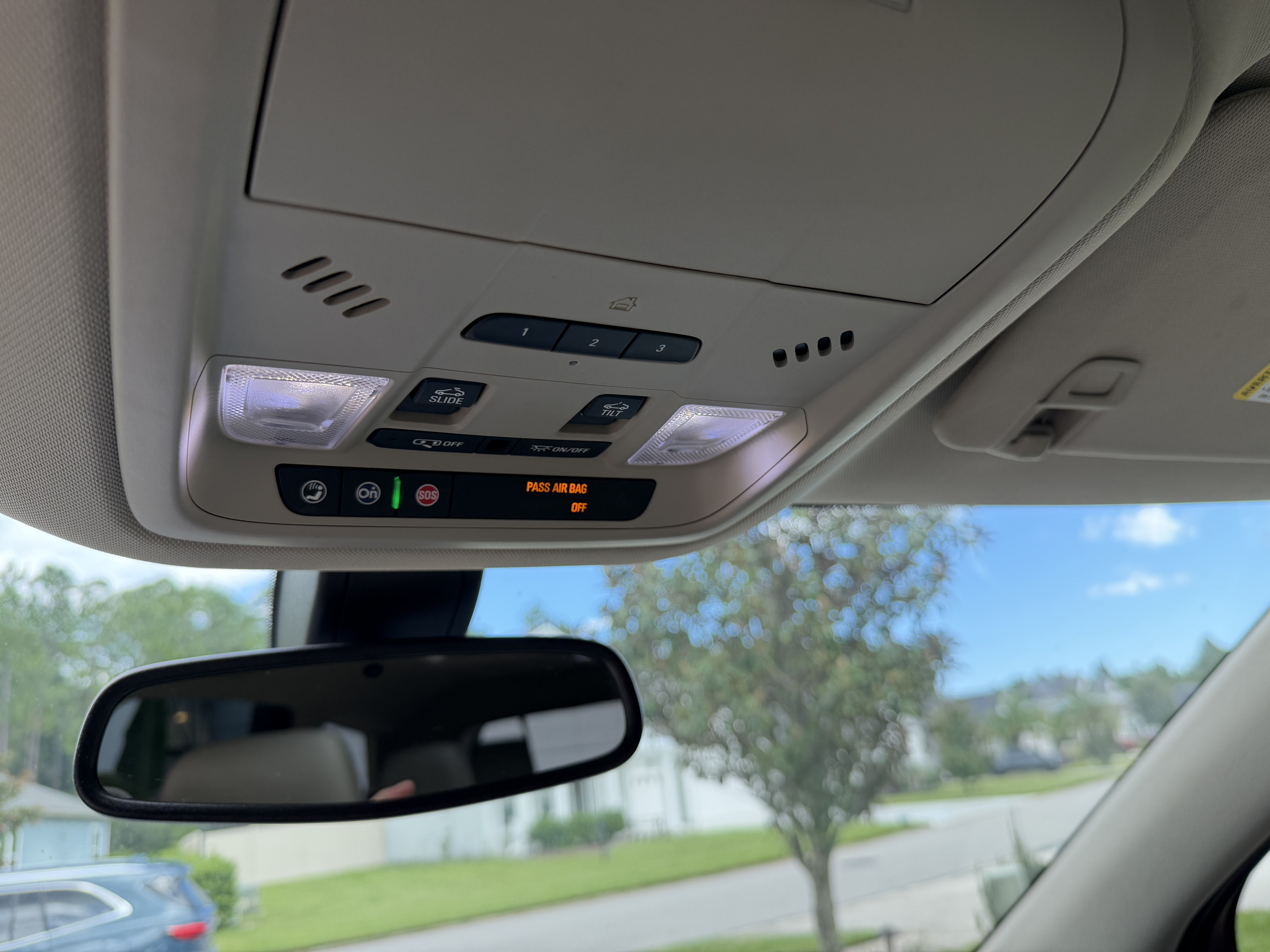 Used 2020 Buick Enclave Essence w/ Sound and Sites Package FWD image 8