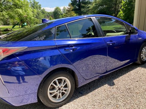 Used 2017 Toyota Prius Two w/ Prius Two Safety Plus Package FWD image 14