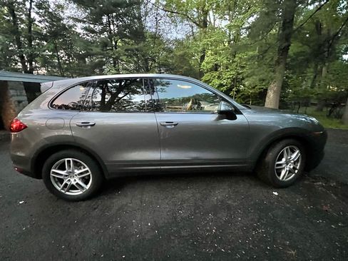 Used 2011 Porsche Cayenne S AWD/4WD image 8