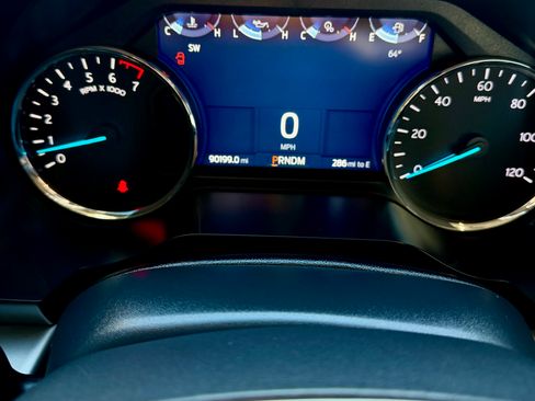 Used 2022 Ford Expedition XLT image 9