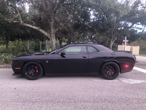 Used 2015 Dodge Challenger SRT Hellcat image 22