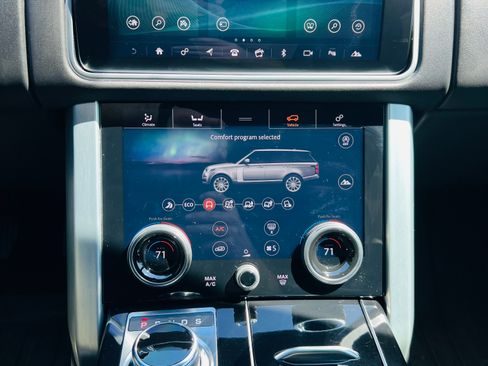 Used 2020 Land Rover Range Rover HSE image 11