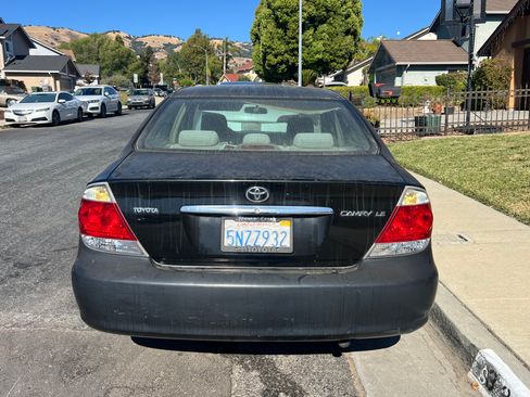 Used 2006 Toyota Camry LE image 5