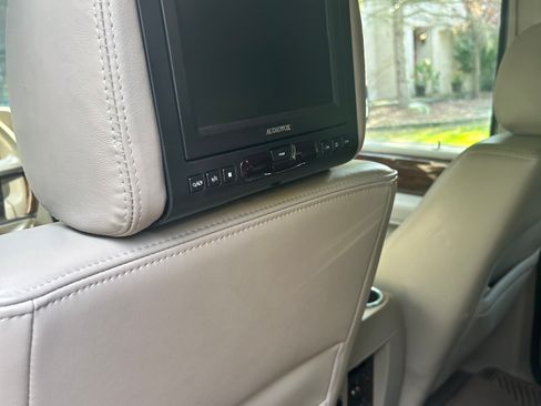 Used 2013 Lincoln Navigator 4WD w/ HD Trailer Tow Pkg image 29