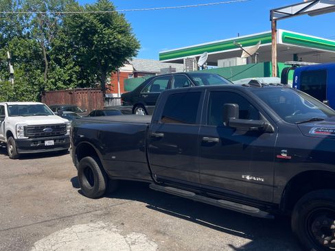 Used 2020 RAM 3500 Tradesman w/ Chrome Appearance Group AWD/4WD image 16