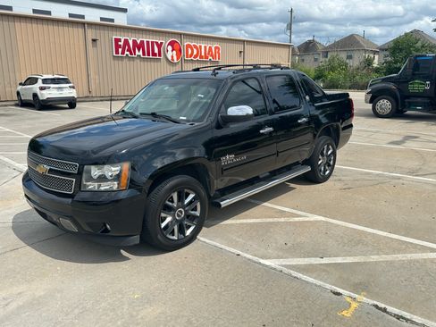Used 2013 Chevrolet Avalanche LS w/ Texas Edition image 2