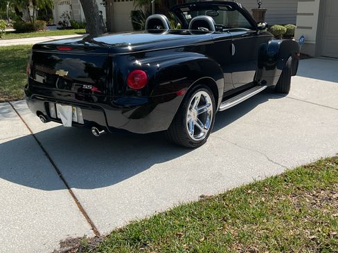 Used 2005 Chevrolet SSR w/ Preferred Equipment Group image 5