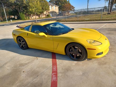 Used 2007 Chevrolet Corvette Coupe w/ Performance Package image 9