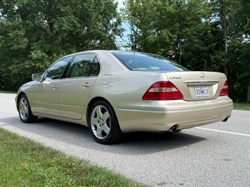 Used 2005 Lexus LS 430 RWD image 4