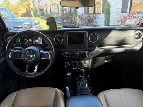 Used 2018 Jeep Wrangler Unlimited Sahara w/ Dual Top Group image 11