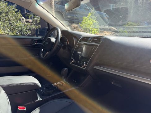 Used 2019 Subaru Outback 2.5i Limited w/ Popular Package #2 AWD/4WD image 9