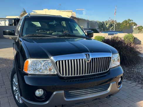 Used 2003 Lincoln Navigator 4WD image 1