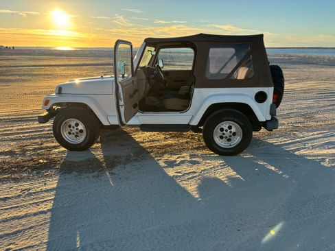 Used 1999 Jeep Wrangler Sahara image 13