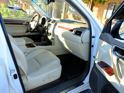 Used 2010 Lexus GX 460 image 12