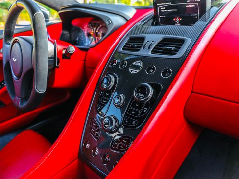 Used 2014 Aston Martin Vanquish Coupe image 9