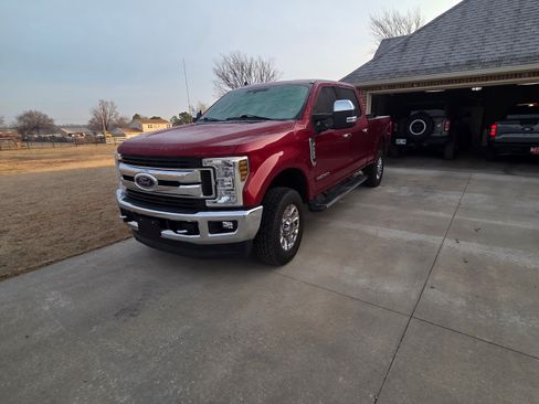 Used 2019 Ford F250 XLT w/ XLT Premium Package image 2