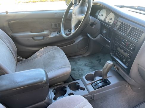 Used 2004 Toyota Tacoma PreRunner image 13