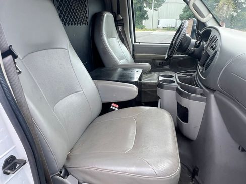 Used 2006 Ford E-350 and Econoline 350 Super Duty image 8