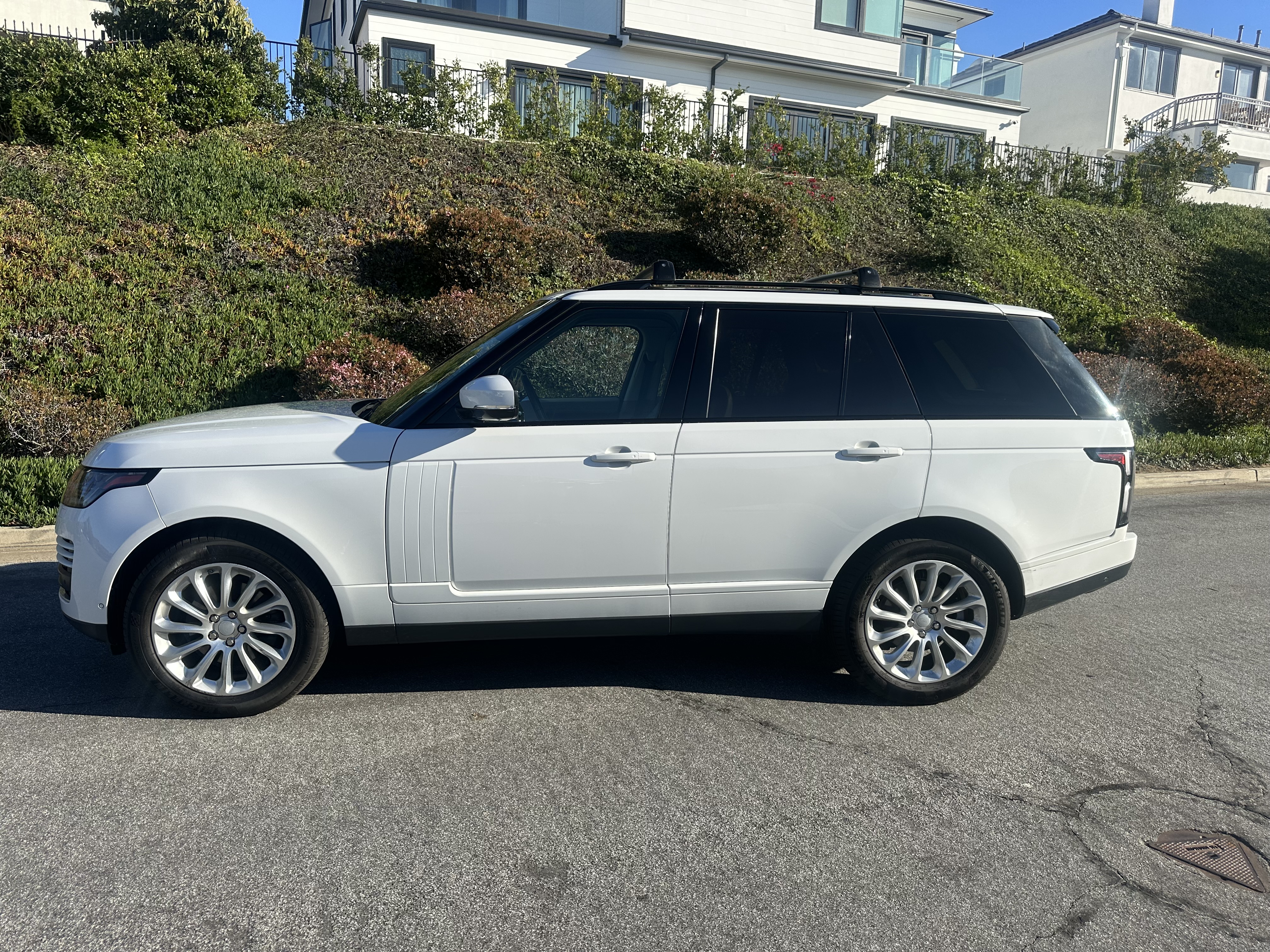 Used 2018 Land Rover Range Rover HSE AWD/4WD image 2
