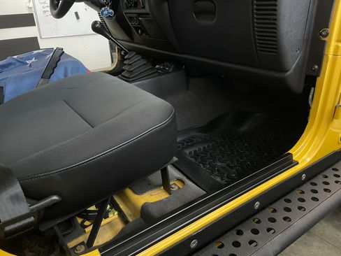 Used 2000 Jeep Wrangler SE image 25