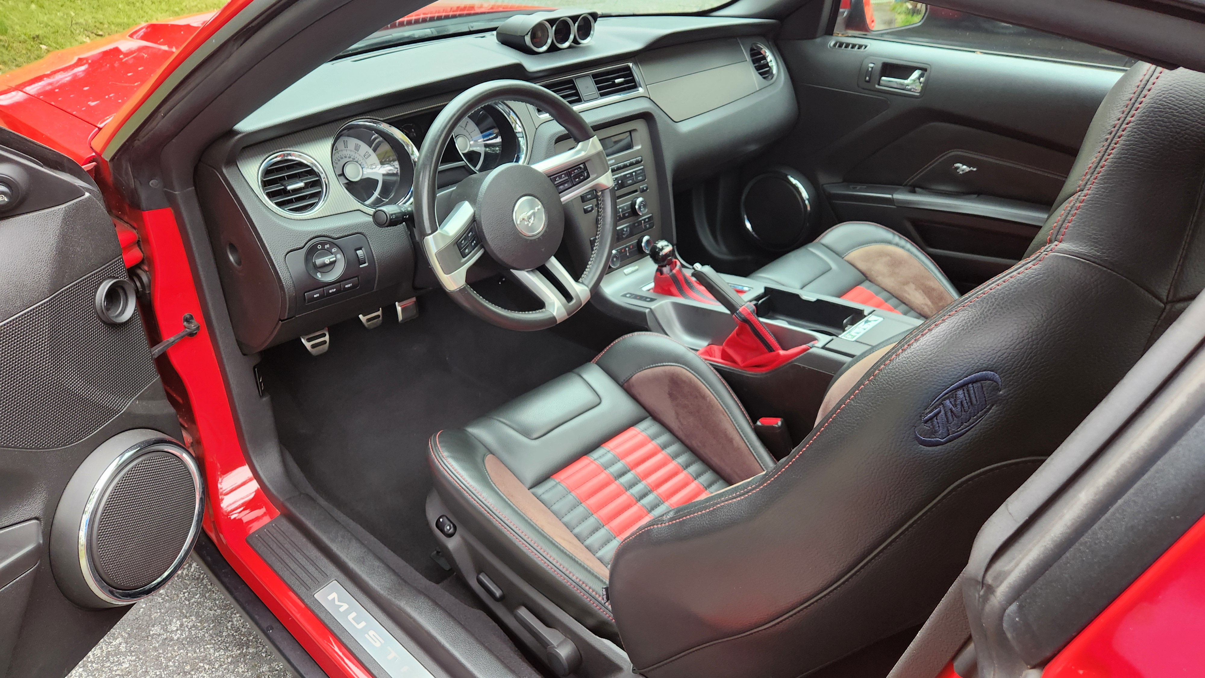 Used 2010 Ford Mustang GT Premium RWD image 13