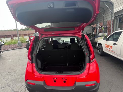 Used 2021 Kia Soul S FWD image 8